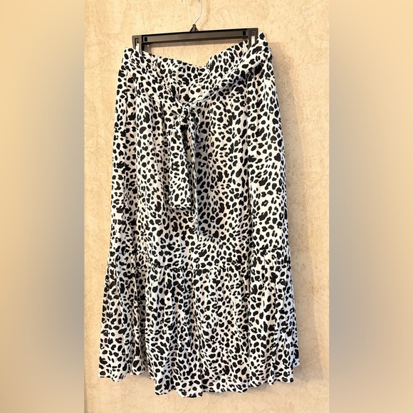 Gibson Leopard Print Maxi Skirt - Picture 2 of 4